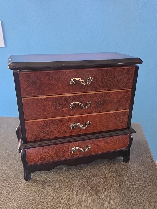 Jewelry - Vintage Jewelry Box